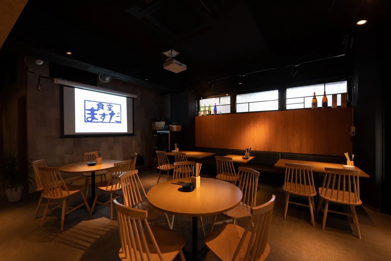 食堂ますだの店内